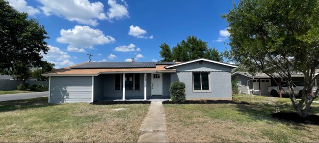 2739 W Woodlawn Ave in San Antonio, TX - Foto de edificio - Building Photo