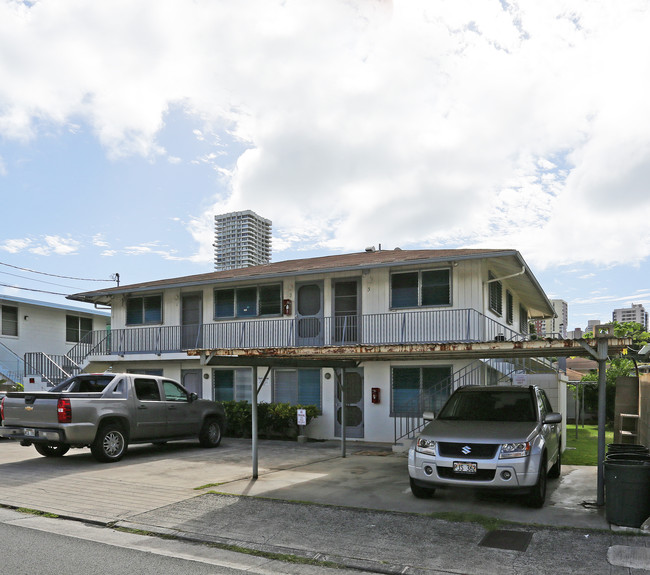 2829-2931 Varsity Cir in Honolulu, HI - Building Photo - Building Photo