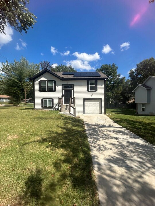 6701 Ralston Ave in Raytown, MO - Building Photo