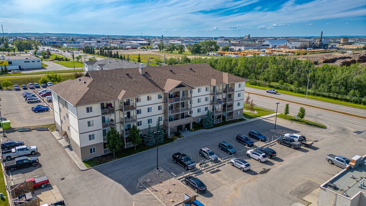 10521-10584 84 Ave in Grande Prairie, AB - Building Photo