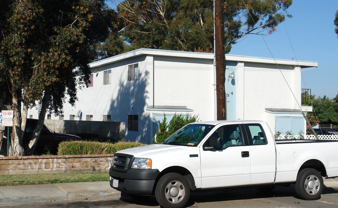 594 Graves Ave in El Cajon, CA - Foto de edificio