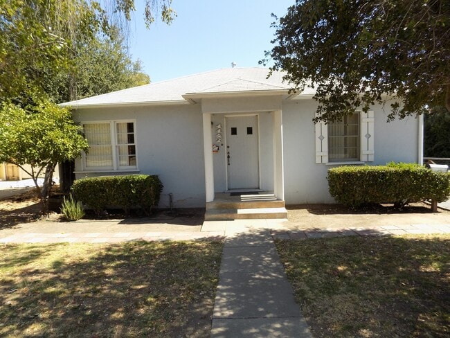 1145-1147 Montalban St