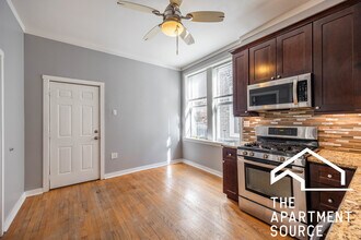 2110 W Division St, Unit 3F in Chicago, IL - Foto de edificio - Building Photo