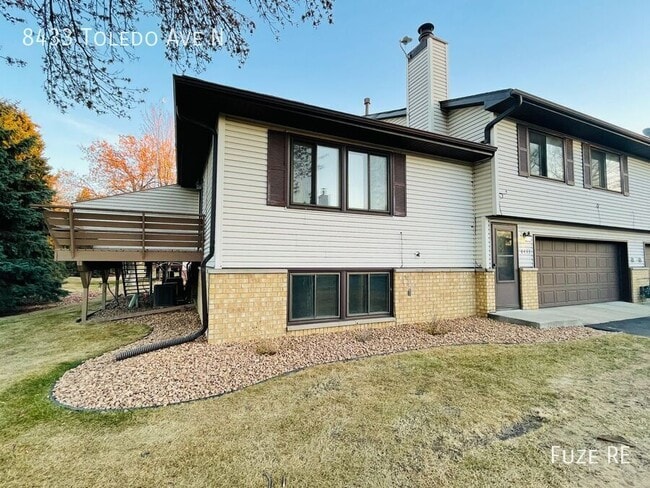 8433 Toledo Ave N in Minneapolis, MN - Building Photo - Building Photo