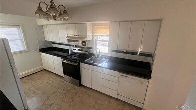 75A Muncy Ave in West Babylon, NY - Building Photo - Building Photo