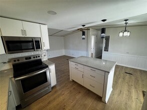 1003 Oren Ave in Lady Lake, FL - Building Photo - Building Photo