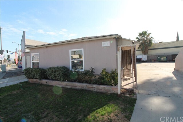 4986 Southern Ave-Unit -D in South Gate, CA - Building Photo