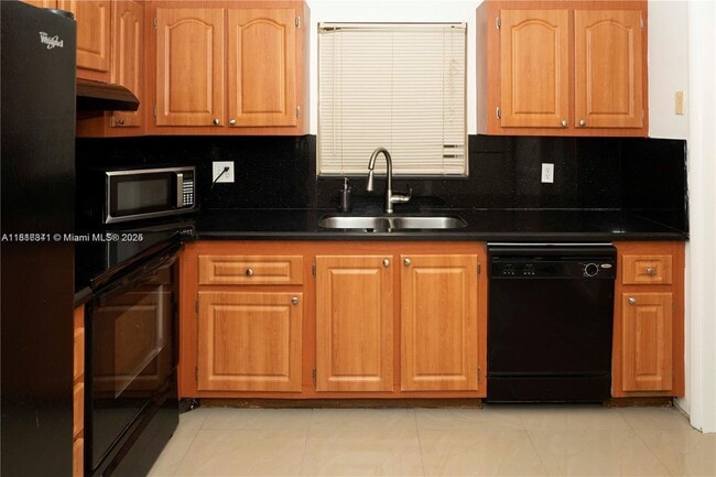 5140 SW 40th Ave in Fort Lauderdale, FL - Building Photo - Building Photo