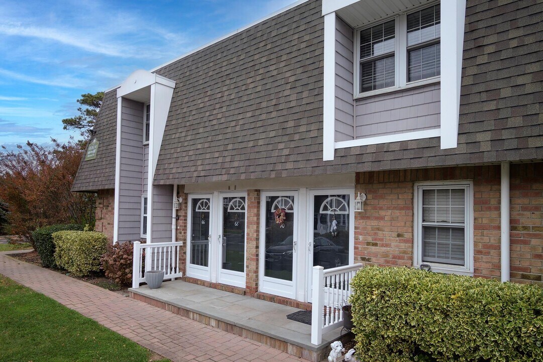 56 Midship Ln in Patchogue, NY - Building Photo