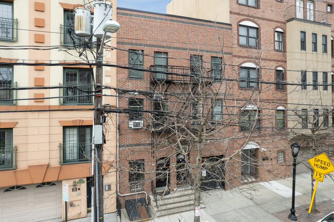 212 Jackson St in Hoboken, NJ - Building Photo - Building Photo