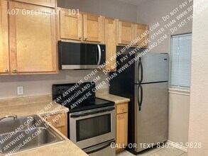 407 Green Leaf in Horseshoe Bay, TX - Building Photo - Building Photo