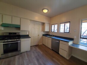 5271 Broadway Terrace in Oakland, CA - Building Photo - Building Photo