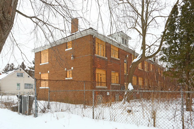 7531 MacKenzie St in Detroit, MI - Foto de edificio - Building Photo