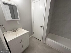 212 Warren St in Beverly, NJ - Building Photo
