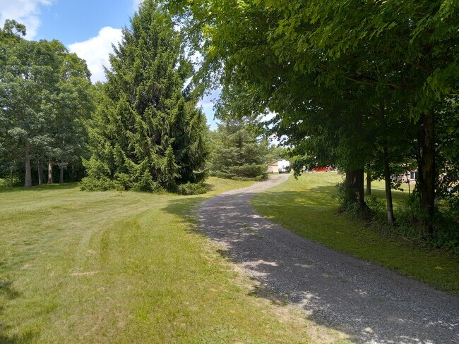 11381 Green Rd in Goodrich, MI - Foto de edificio - Building Photo