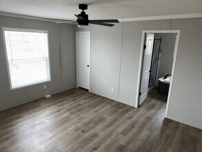 300 Patriot Ln in Collinston, LA - Foto de edificio - Building Photo