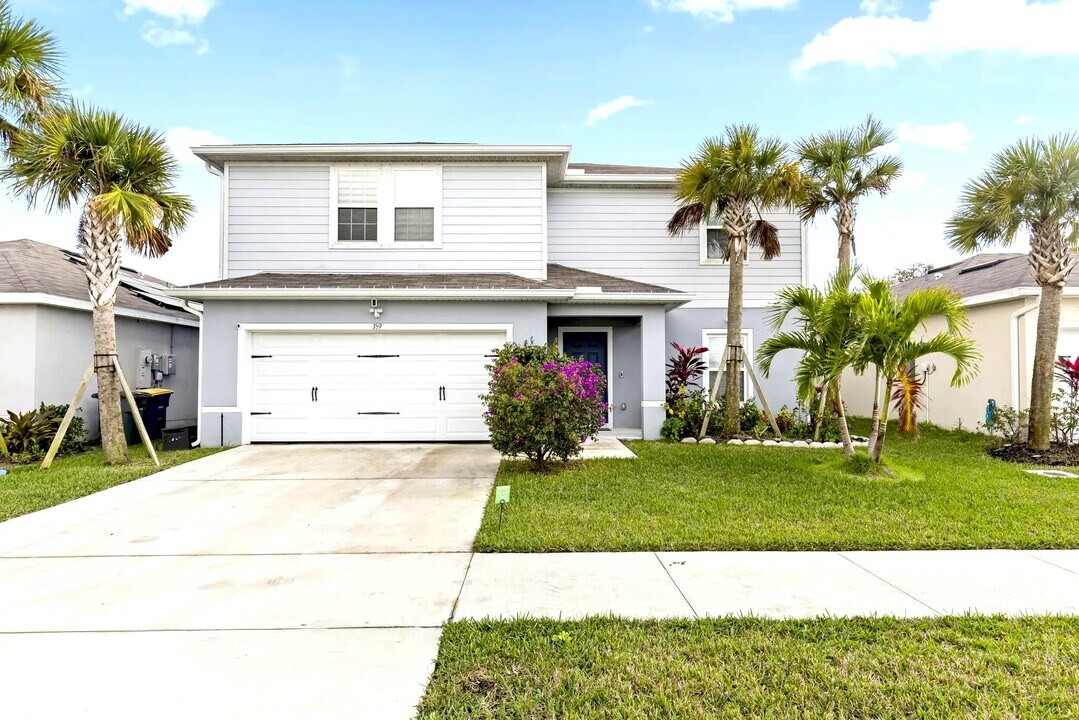 359 Clementine Rd in Fort Pierce, FL - Building Photo