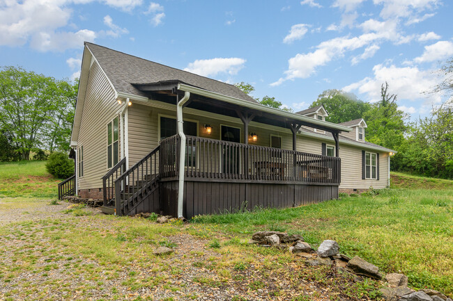 property at 1562 Mooresville Pike