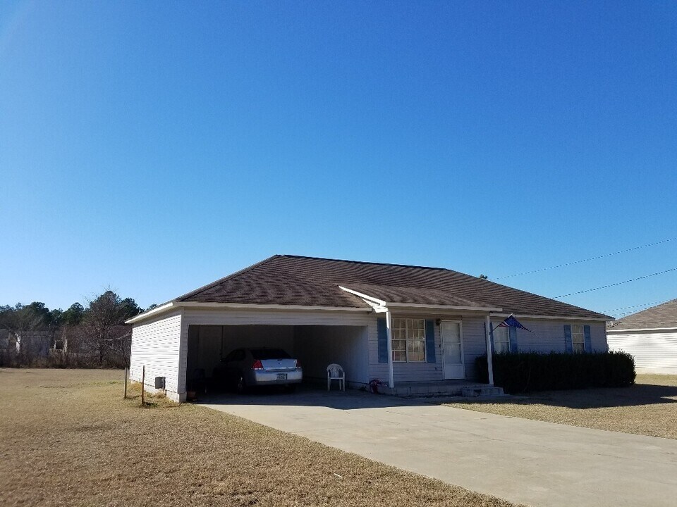 631 Ed Beckham Rd in East Dublin, GA - Building Photo