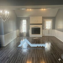 15801 W 127th Ter in Olathe, KS - Foto de edificio - Building Photo