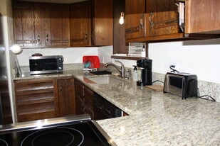 604 Whispering Winds Dr, Unit Loft