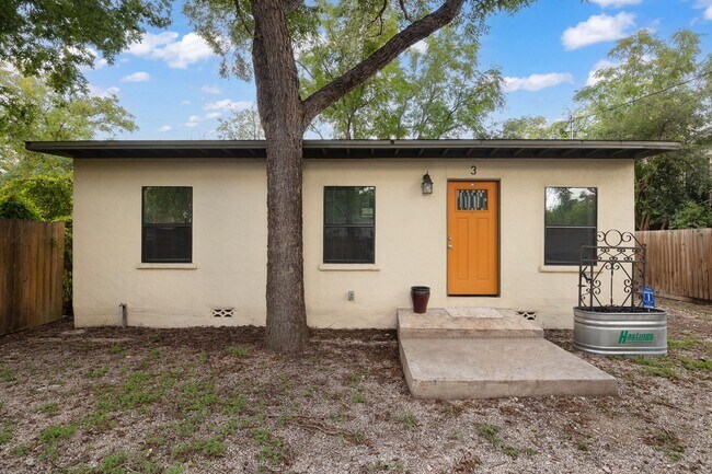 214 Benita St in San Antonio, TX - Building Photo - Building Photo