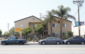 12036 Saticoy St in North Hollywood, CA - Building Photo - Building Photo