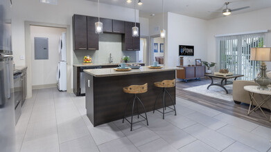 The Uptown at St. Johns in Jacksonville, FL - Foto de edificio - Building Photo