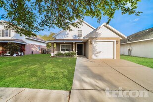 10221 Summerview Cir in Riverview, FL - Building Photo