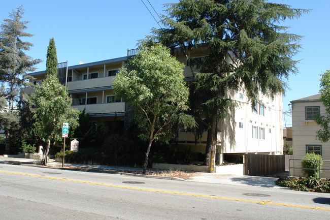 Camino Royal Apartments in Burlingame, CA - Building Photo - Building Photo