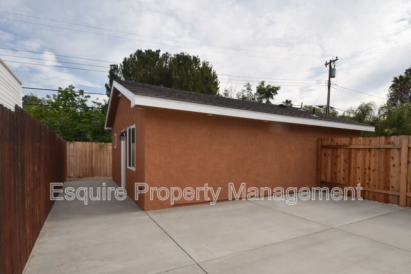 1323 Calle Durazno in Thousand Oaks, CA - Building Photo