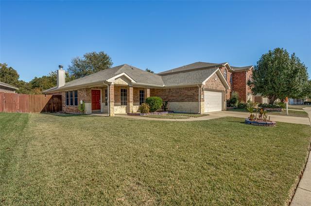 905 Deedee Creek Dr in Euless, TX - Building Photo