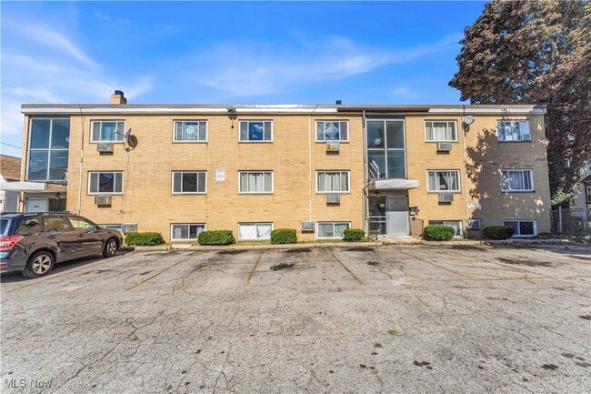 property at 1415 Wyandotte Ave