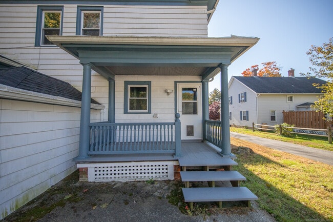 32 Linnell St in Plainfield, CT - Building Photo - Building Photo