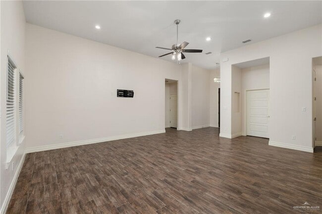 14 E St in Harlingen, TX - Building Photo - Building Photo