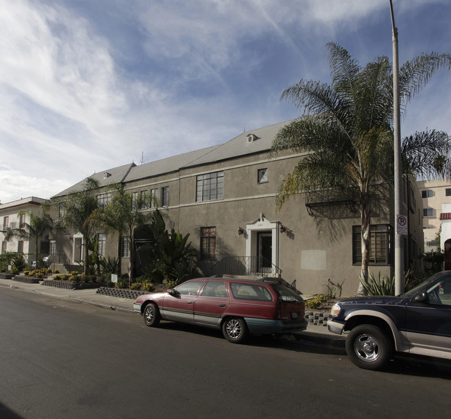 135-143 S Edgemont St in Los Angeles, CA - Building Photo - Building Photo