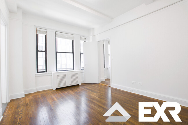 140 E 46th St in New York, NY - Building Photo - Building Photo