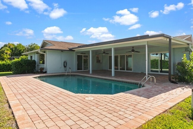 1384 Burgundy Dr in Ft. Myers, FL - Building Photo - Building Photo