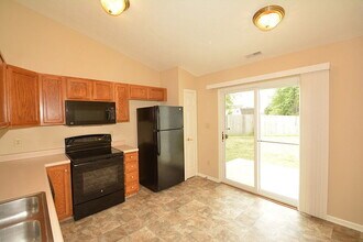 1186 Kinross Dr in Avon, IN - Building Photo - Building Photo