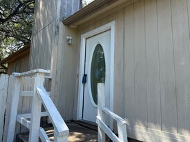 11606 Castle Rock Ct in Austin, TX - Building Photo
