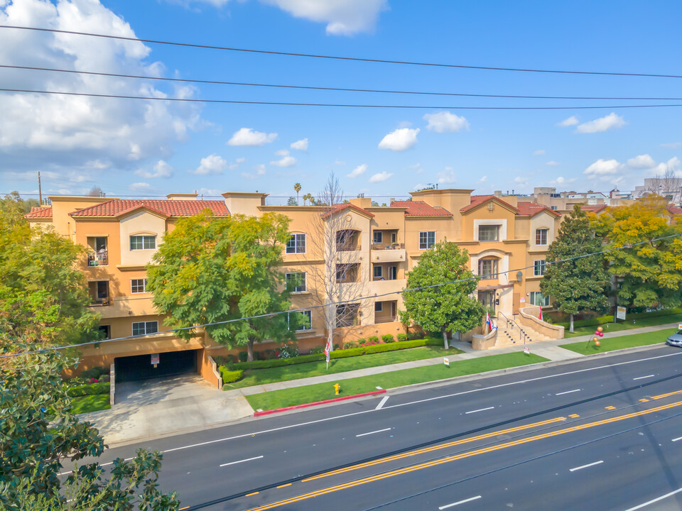 The Montgomery in Toluca Lake, CA - Building Photo