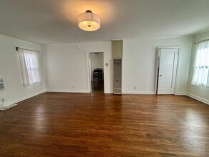 Rowena Avenue, 2809-2821.5 in Los Angeles, CA - Building Photo - Interior Photo