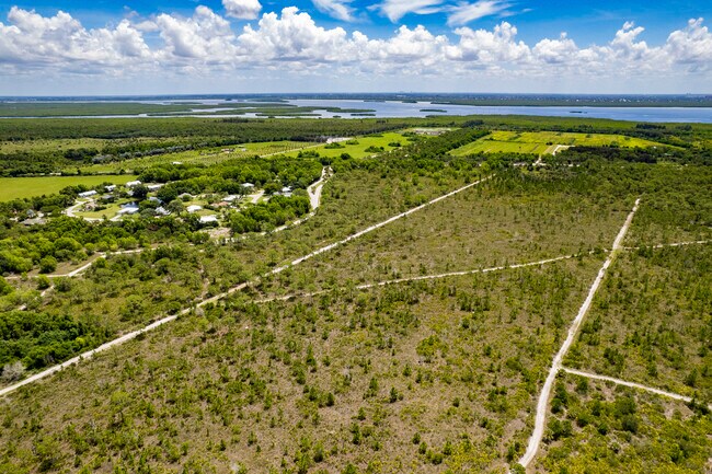 Wind Jammer Point 302 Unit Development in Saint James City, FL - Building Photo - Building Photo