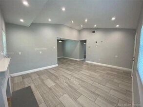 2631 SW 30th Ct in Miami, FL - Building Photo - Building Photo