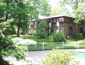 Cambridge Woods & Briar Cliff Woods in Toledo, OH - Building Photo - Building Photo