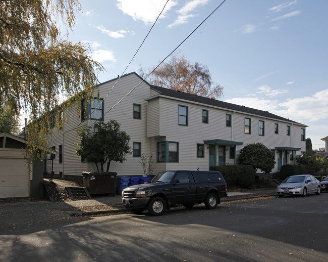 Cambridge Court in Portland, OR - Foto de edificio - Building Photo