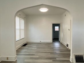 214 E 12th St in The Dalles, OR - Building Photo - Building Photo