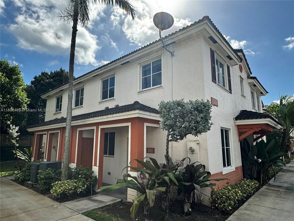 17333 NW 7th Ave in Miami Gardens, FL - Building Photo