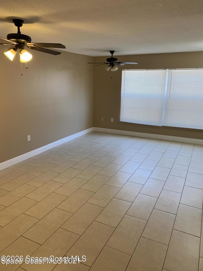 3645 Barna Ave in Titusville, FL - Foto de edificio - Building Photo