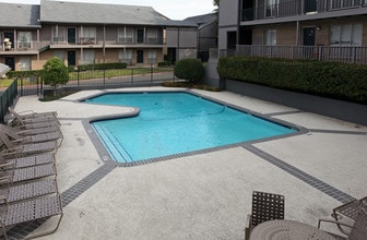 Lakeridge Heights in Dallas, TX - Building Photo - Building Photo